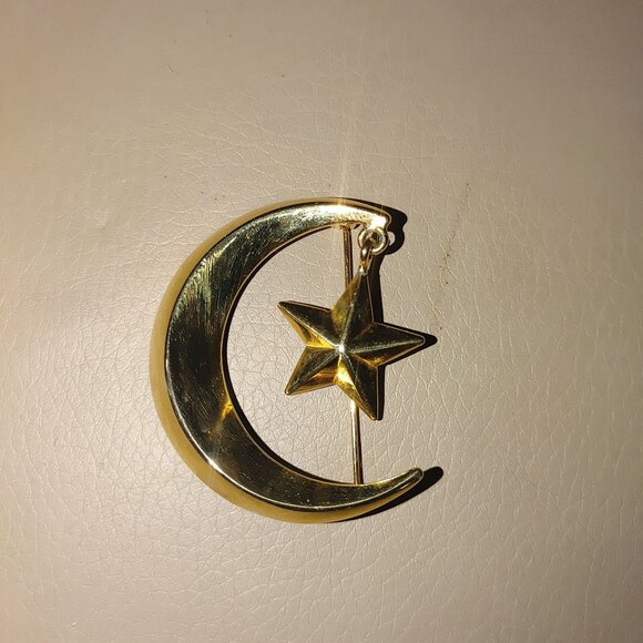 Vittorio Gold Tone Brooch Pin Vintage Crescent Moon Dangling Star Celestial - Picture 2 of 9